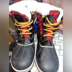 Globalwin Boots Women’s Size 6.5 Red Plaid Waterproof Lined